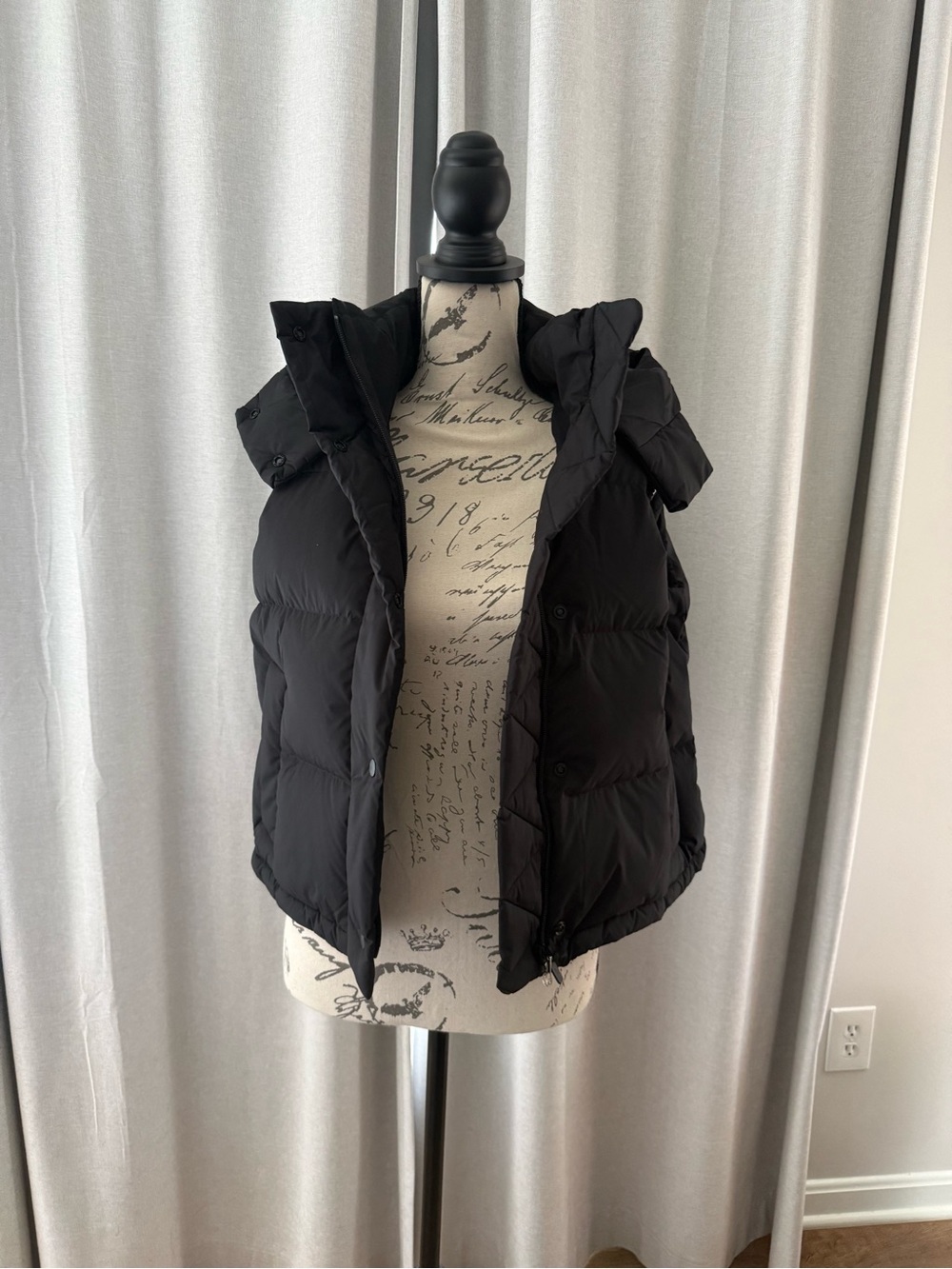 Lululemon Black Goose Down Hooded Puffer Vest | NWOT | Size 4